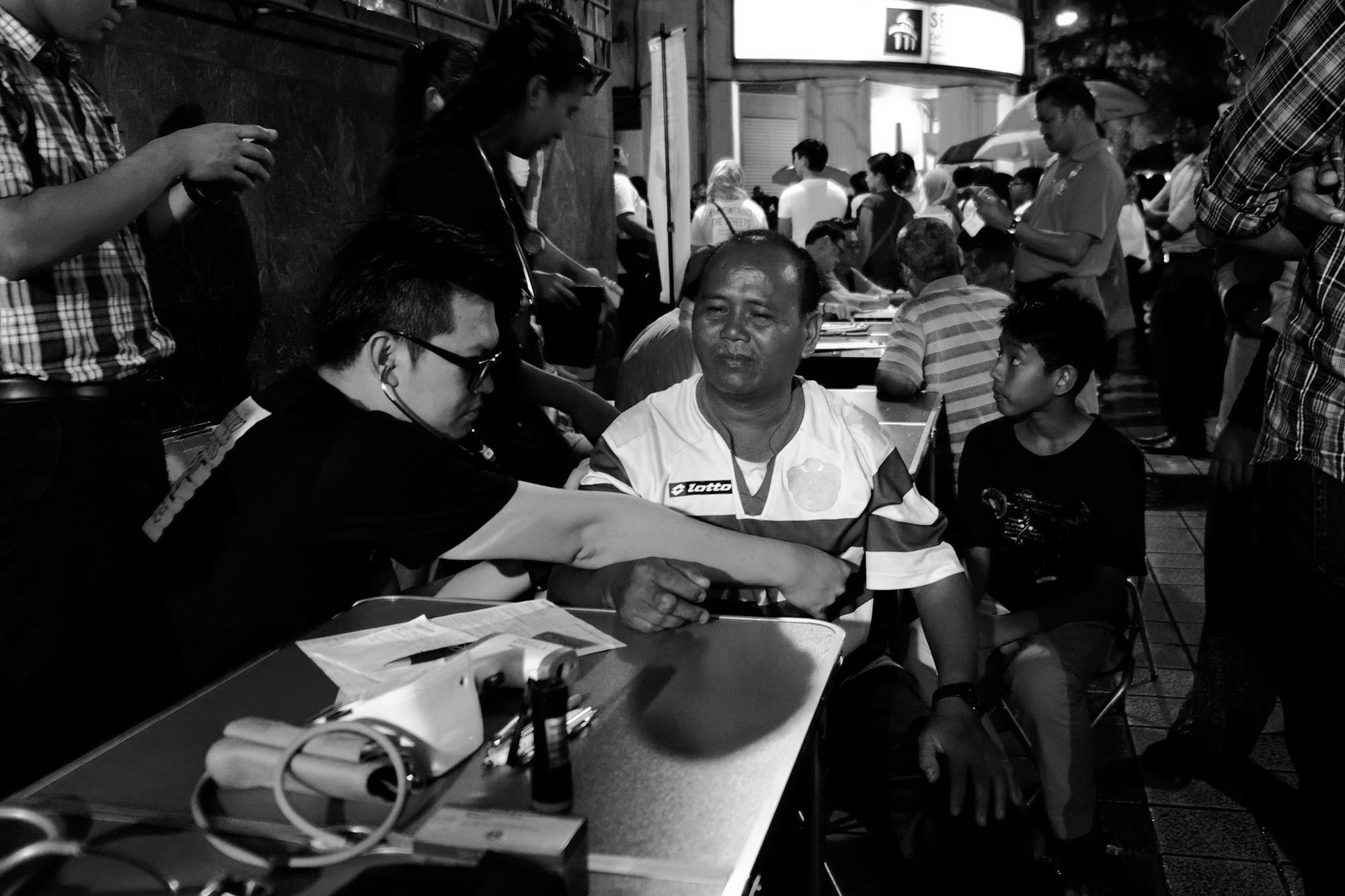 A volunteer dr checking blood pressure (Photo by Kamal Sellehuddin/Coconuts KL)