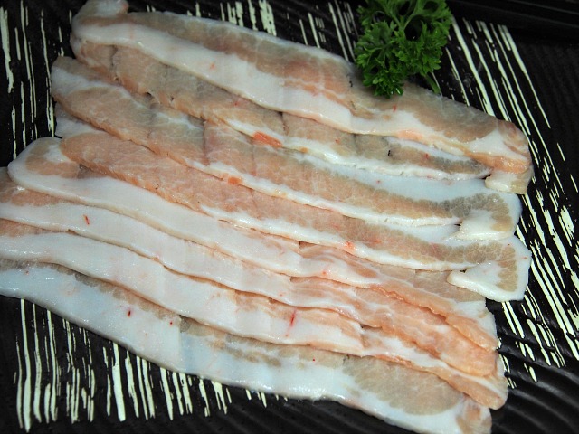 sliced pork neck