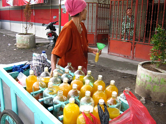 balinese woman selling jamu juice on the street