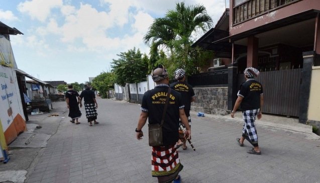Pecalang patrol during Nyepi in Bali. Photo: Sonny Tumbelaka/AFP