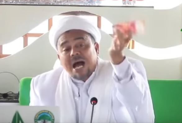 FPI leader Rizieq Syihab during a sermon in which he claimed that the new Indonesian rupiah bills contain hidden communist symbols. Screengrab: FPI TV / Youtube
