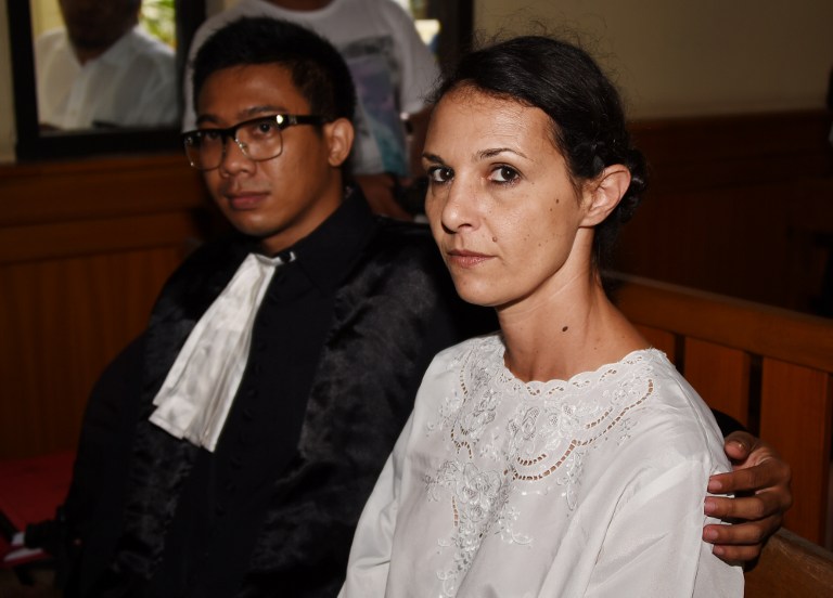 File photo of Sara Connor of Australia, right, as she waited for the start of her trial at a court in Denpasar on Indonesia’s resort island of Bali on February 14, 2017. Photo: Sonny Tumbelaka/AFP