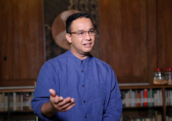 Former education minister and Jakarta governor candidate Anies Baswedan speaks during an interview at his home in Jakarta, Indonesia February 21, 2017.  REUTERS/Fatima El-Kareem