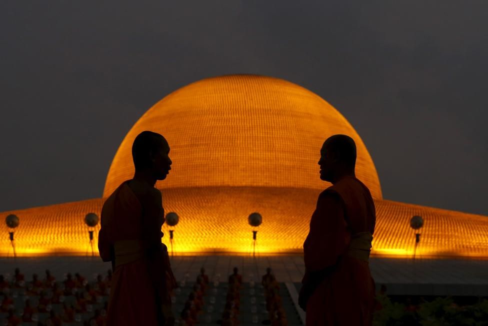 Buddhist monks stand in front of Wat Phra Dhammakaya temple. Photo: Reuters