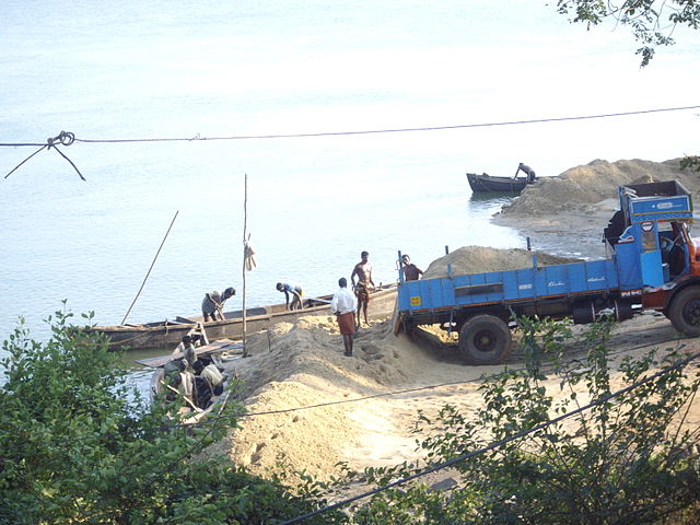 Sand mining. Illustration: Wikimedia Commons