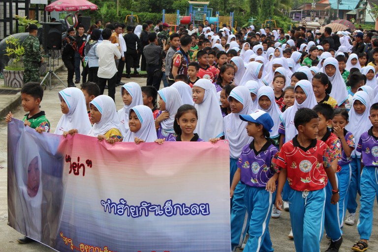 Children hold a banner that reads “Stop hurting one another” during a march for peace in the restive southern province of Narathiwat on March 3, 2017. Photo: AFP