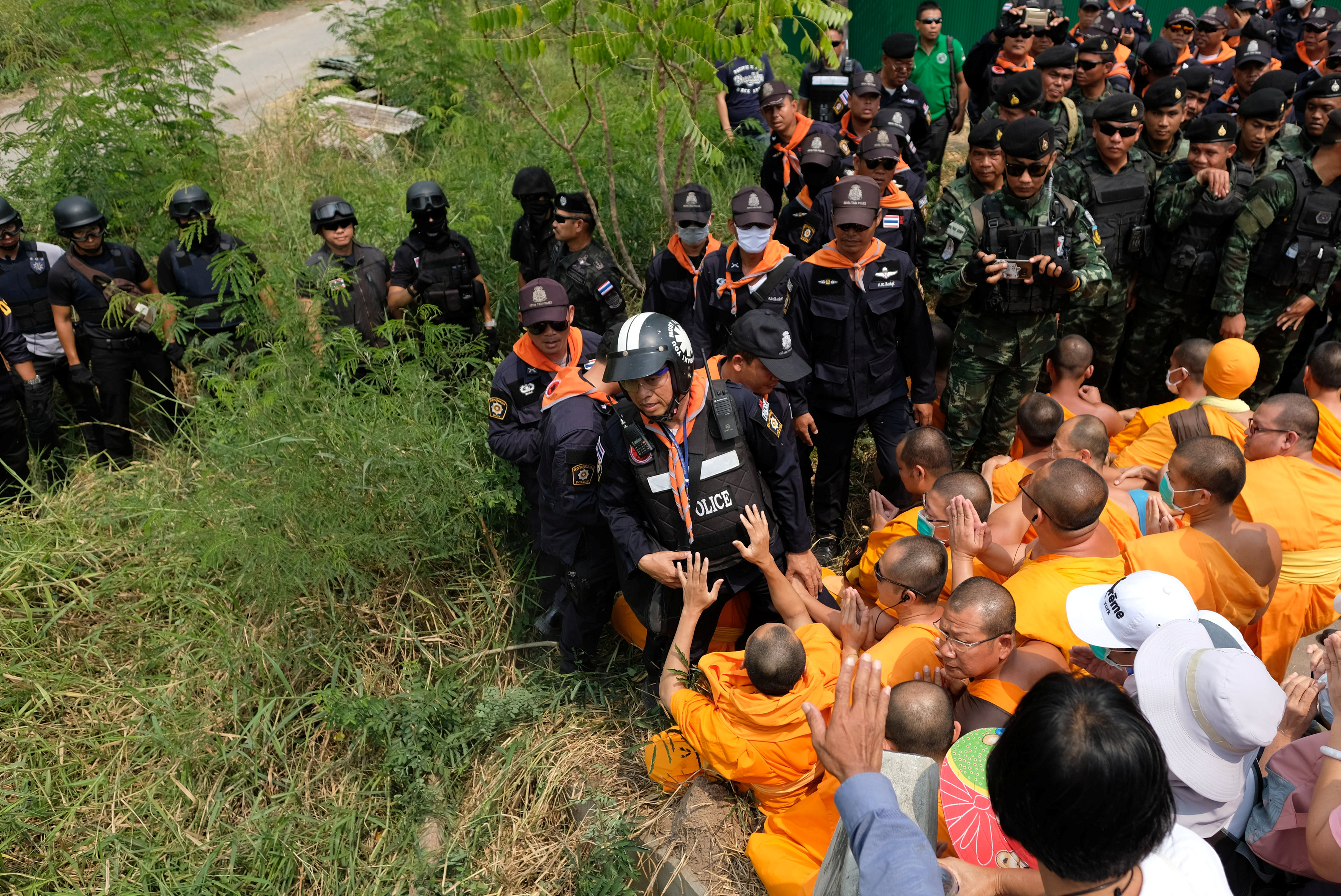 Buddhist monks from Dhammakaya temple confront soldiers at a gate of their temple in Pathum Thani, March 9, 2017. Athit Perawongmetha/ Reuters