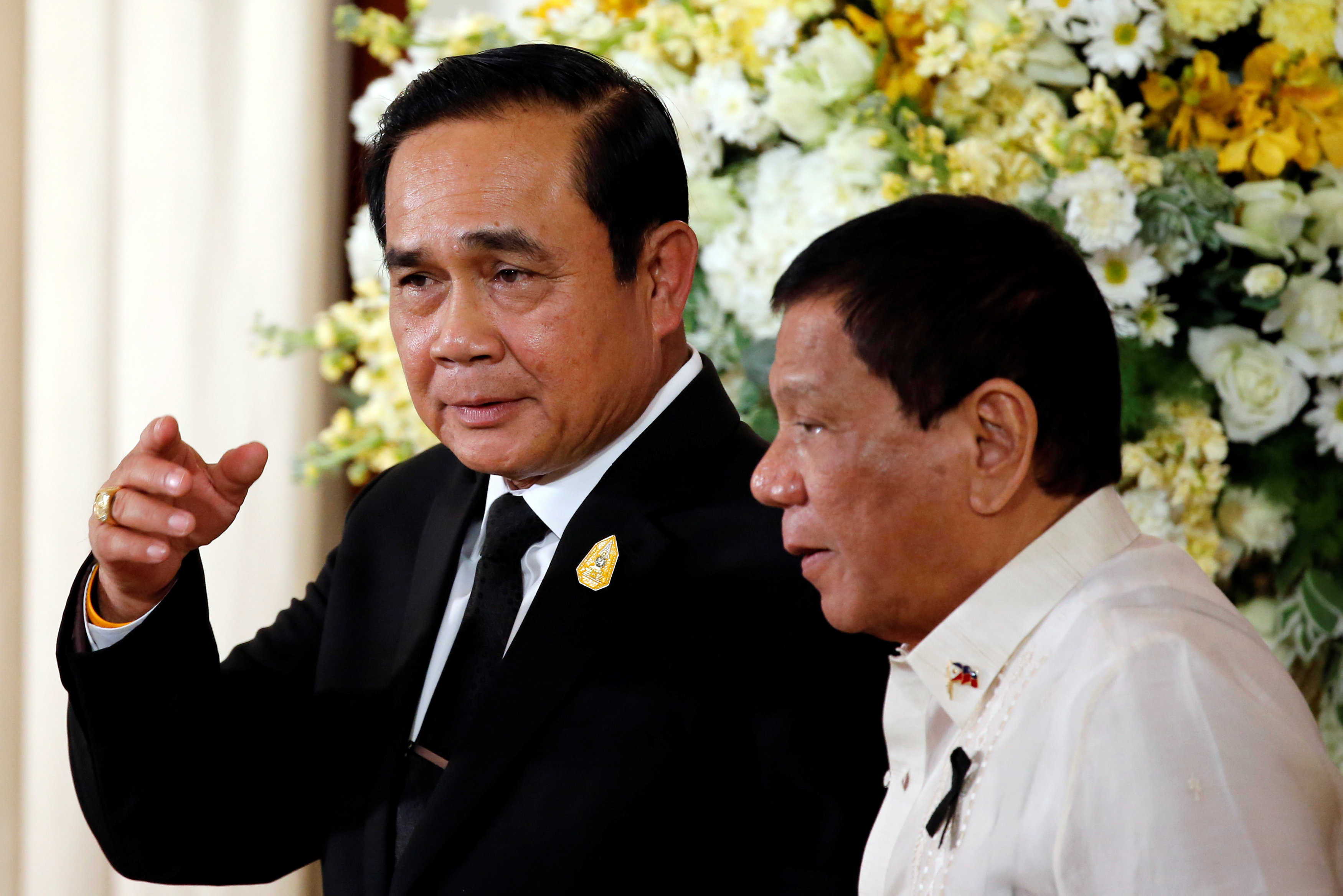 Thailand’s Prime Minister Prayuth Chan-ocha (L) and Philippine President Rodrigo Duterte attend a news conference at the Government House in Bangkok, March 21, 2017.  Photo: Jorge Silva/ Reuters