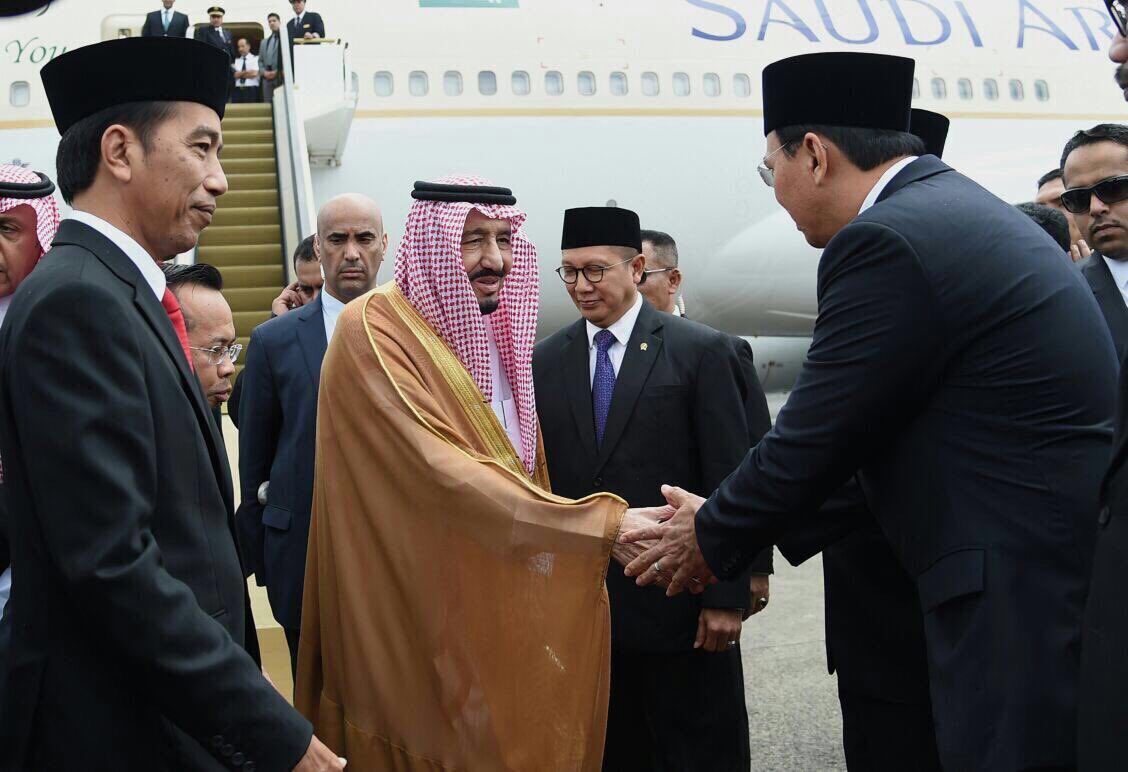 Jakarta Governor Ahok shaking hands with Saudi Arabia’s King Salman. Photo: Twitter/@basuki_btp