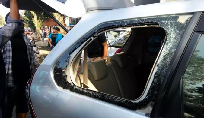 One of the many damages to Egi Muhammad’s car after being attacked by angkot drivers in Bandung. Photo: Twitter