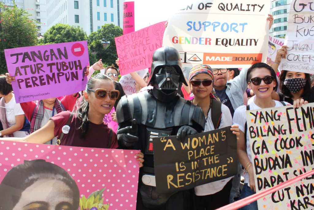 Darth Vader has officially come over to the light side as he too joins the Jakarta Women's March. Photo: Coconuts Media / Andra Nasrie