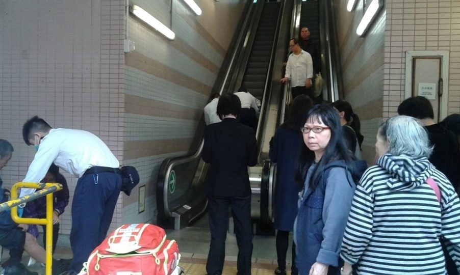 The escalator on the left suddenly malfunctioned while people were riding it, causing them to fall and injure themselves. Photo: Kwai Tsing District Councillor Lam Siu-fai