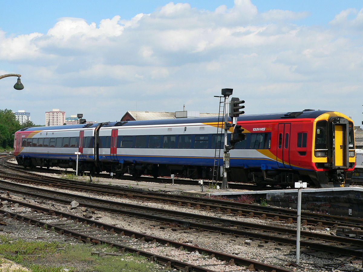 A SWT train at Bristol Temple Meads station. Photo: Chris McKenna via Wikimedia Commons