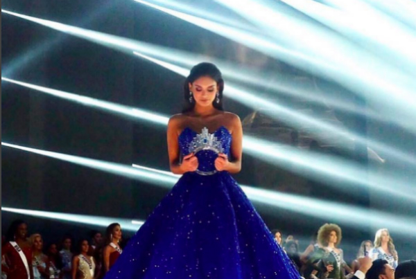 Pia Wurtzbach holding her Miss Universe gown. PHOTO: Instagram/ Pia Wurtzbach