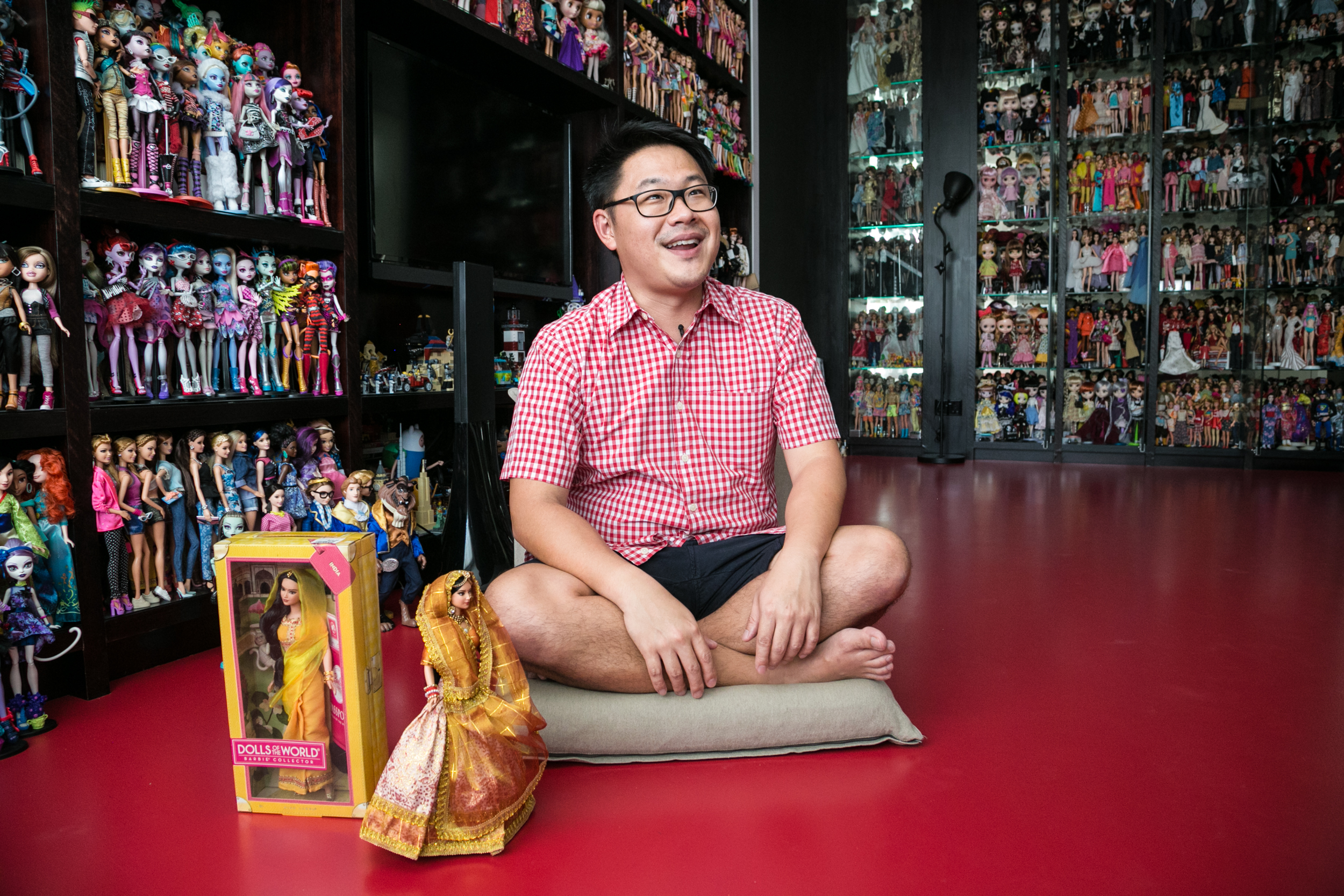 Jian Yang in his home surrounded by dolls. Photo: Eszter Papp
