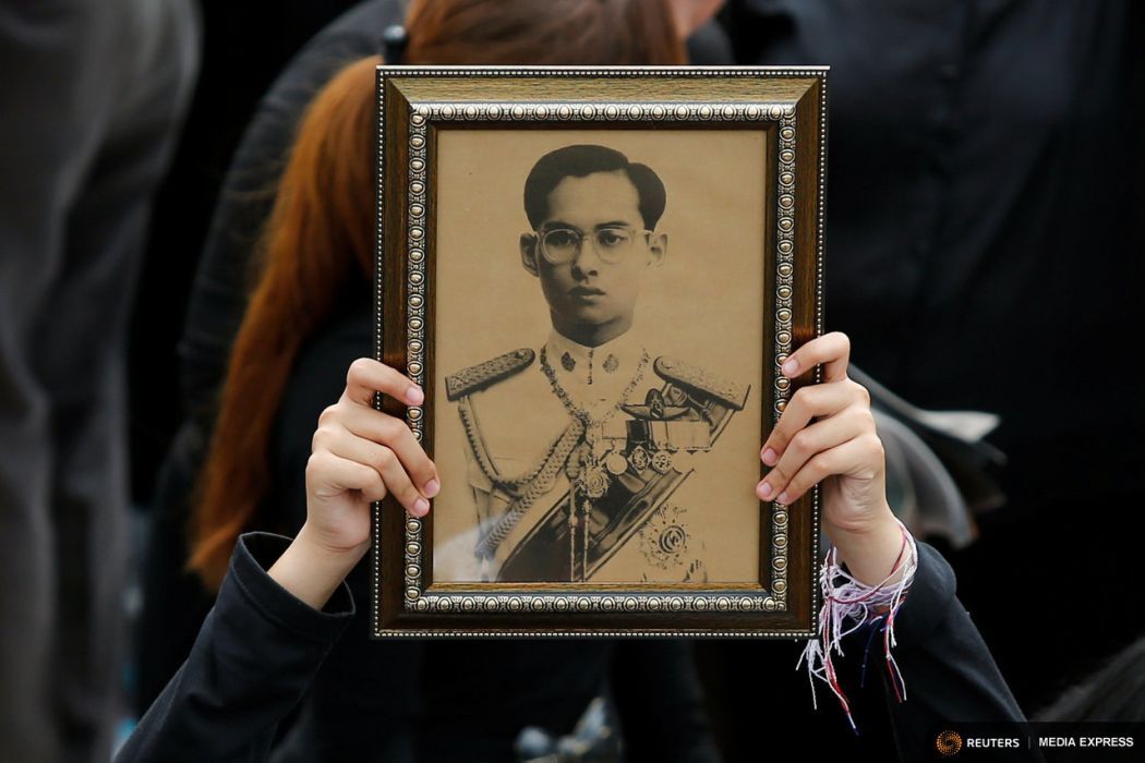 A woman holds a portrait of King Bhumibol Adulyadej. Photo: Reuters 