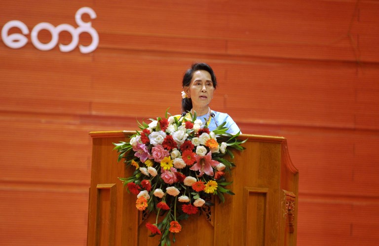 Myanmar’s Foreign Minister and State Counsellor Aung San Suu Kyi speaks during the second session of the Union Peace Conference in Naypyidaw on May 24, 2017. / AFP PHOTO / AUNG HTET
