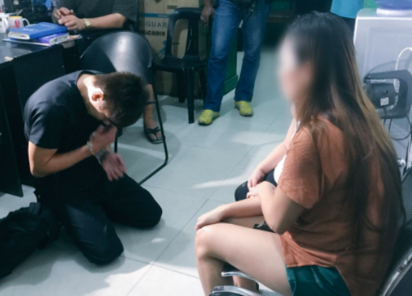 The massage therapist apologised to the woman. PHOTO: Twitter/ABS-CBN News