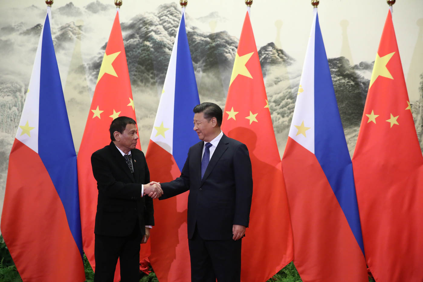 President Rodrigo Roa Duterte shakes hands with People’s Republic of China President Xi Jinping during October 2016 bilateral meetings at the Great Hall of the People, Beijing. PHOTO: PPD/King Rodriguez