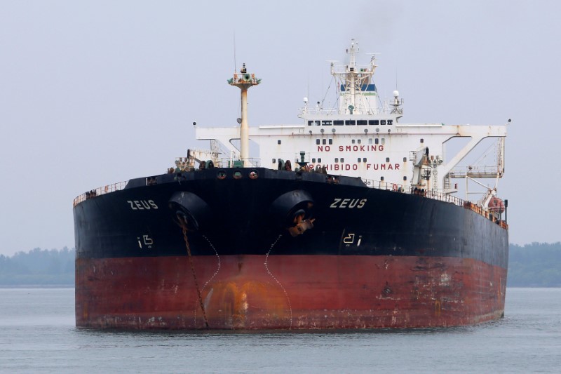 Panamanian-flagged crude oil tanker Zeus anchors at Raffles Anchorage, about 14 km south of Singapore. Photo: Tim Chong / Reuters
