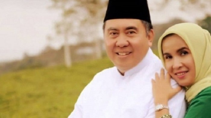Bengkulu governor Ridwan Mukti and his wife Lily Maddari. Photo: Istimewa via Tribunnews