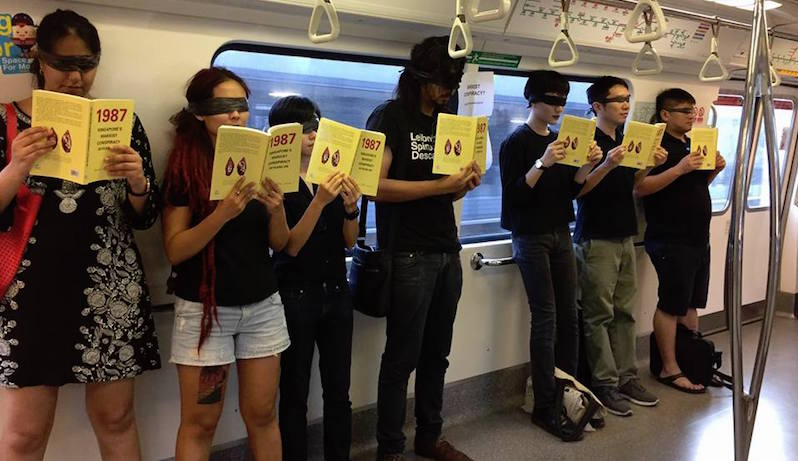 Students in uniform get carried away with major PDA on MRT