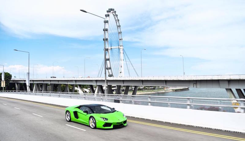 Where do the rich hang out in Singapore?
