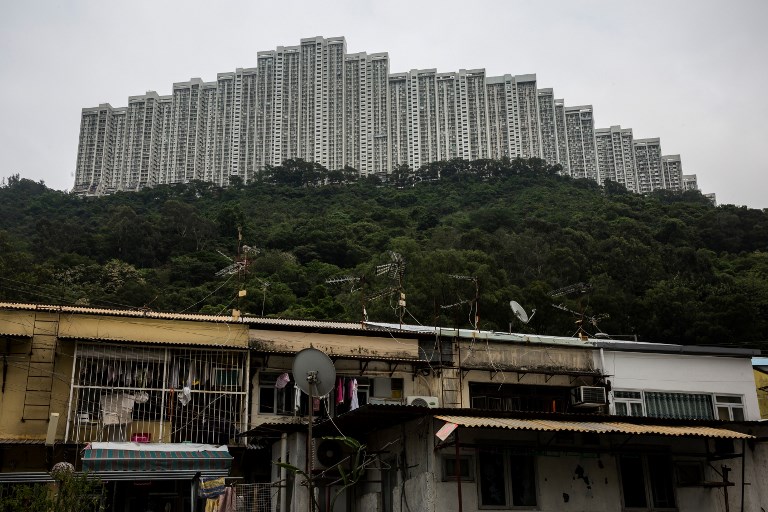 This picture taken on May 25, 2017, shows a general view of the Wonderland Villas hilltop residential complex in the Kwai Fong district of Hong Kong. The development’s history charts the city’s political, economic and social fortunes. Prices at Wonderland have risen, waned and risen again, as Hong Kong property has swung through boom and bust to become one of the world’s most expensive markets. AFP PHOTO ISAAC LAWRENCE 