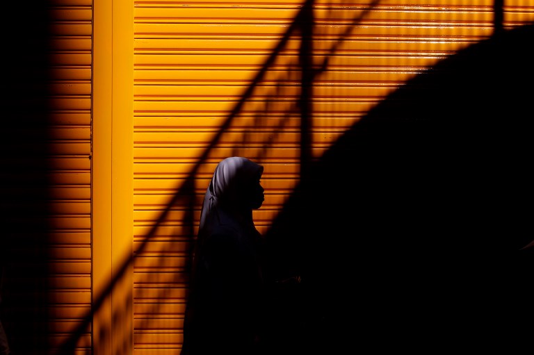 This file photo taken on August 7, 2011 shows an Indonesian woman walking along a street in the Causeway Bay district of Hong Kong on a Sunday, when most of the city’s domestic helpers get the day off.
Indonesian maids working in Hong Kong are being radicalized by extremists from the Islamic State group, a security think-tank said in a report on July 26, 2017. Photo (for illustration only): Dale de la Rey/AFP