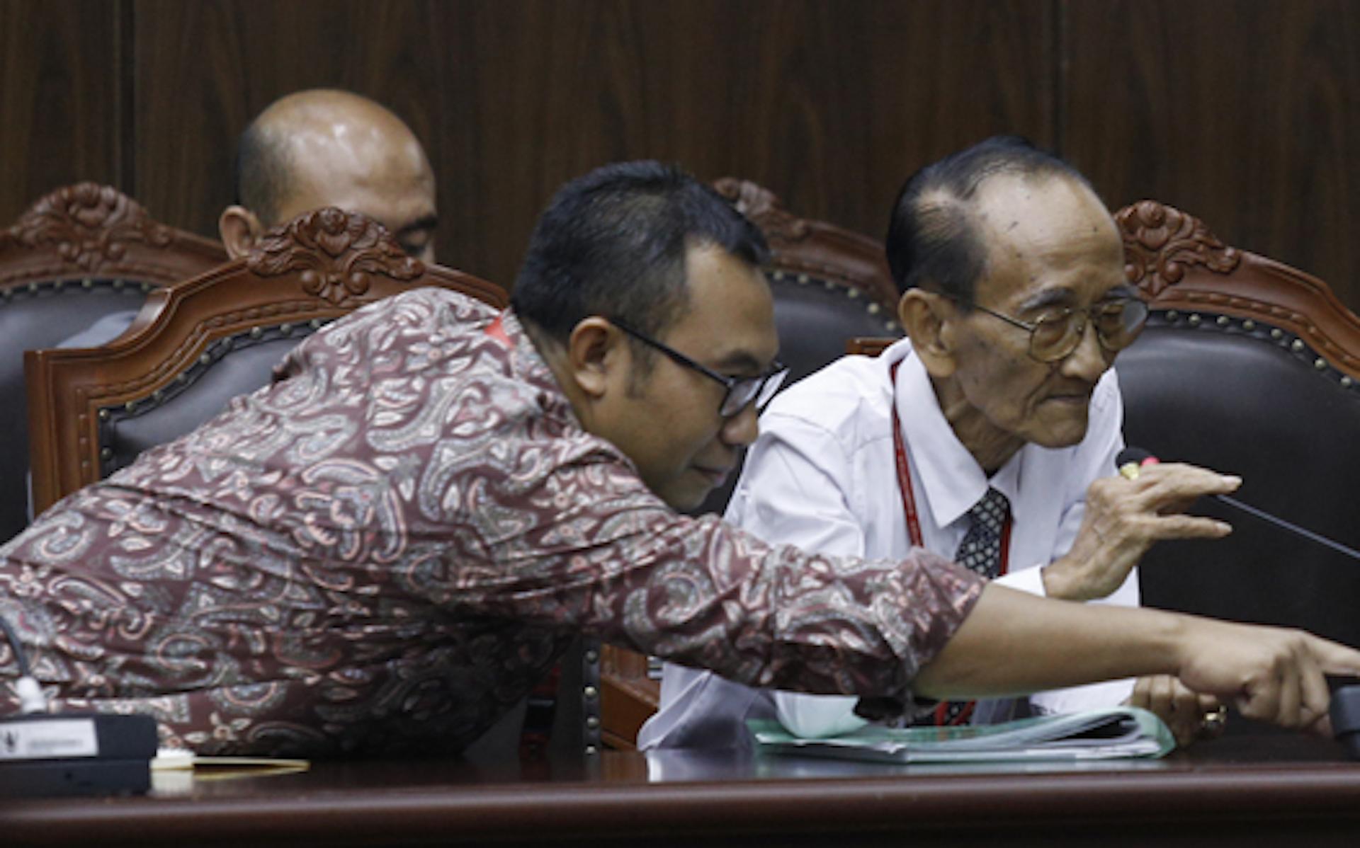 Indrawan Sastronagoro (Right) at the Indonesian Constitutional Court. Photo: mahkamahkonstitusi.go.id