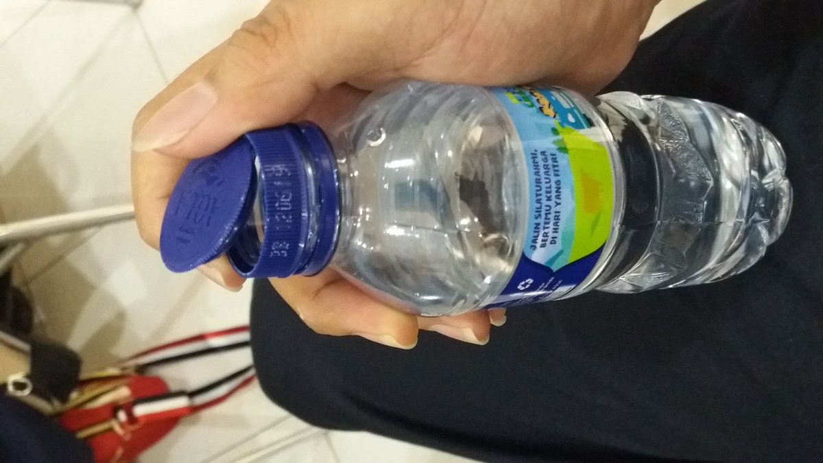 A faulty Aqua water bottle cap. Photo: Twitter