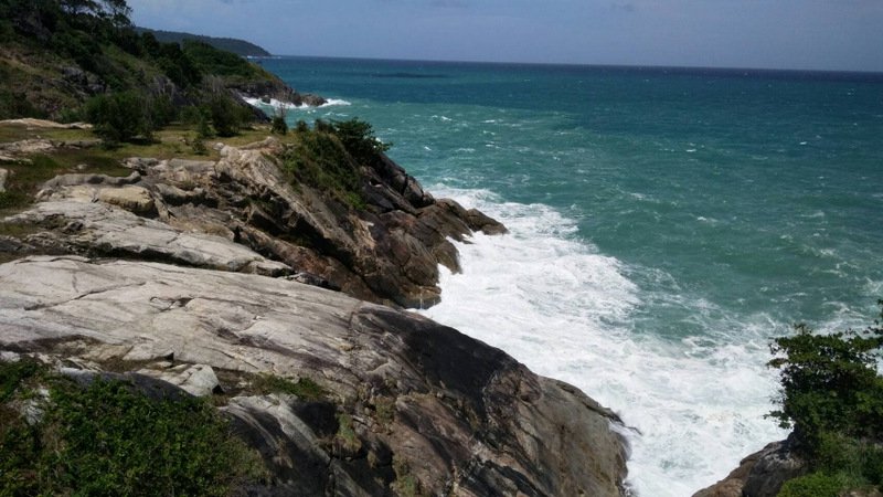 The Kamala viewpoint where the deceased was posing. Photo: The Phuket News