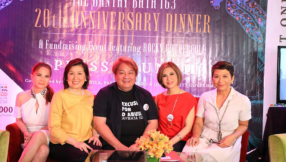 Rocky Gathercole (center) with (L-R) Bantay Bata 163 head of fundraising committee Mila Sering, ABS-CBN Lingkod Kapamilya Foundation managing director Susan Afan, Bantay Bata 163 program director Jing Castañeda, and ABS-CBN head of lifestyle ecosystem Ces Drilon. Handout photo
