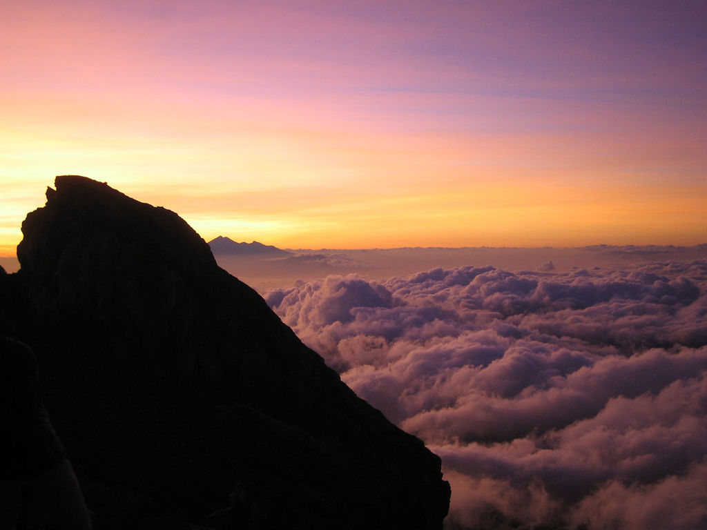 It’s common for trekkers to start their hike up Mt. Agung just after midnight, in the hopes of making it to the summit for sunrise. Photo: Wikimedia Commons