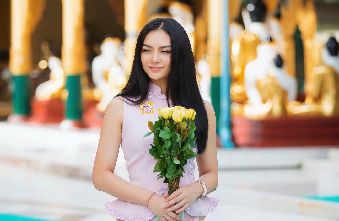 Miss International 2016 Kylie Verzosa visits the Shwedagon Pagoda in Yangon. Photo: Instagram / missinternationalofficial