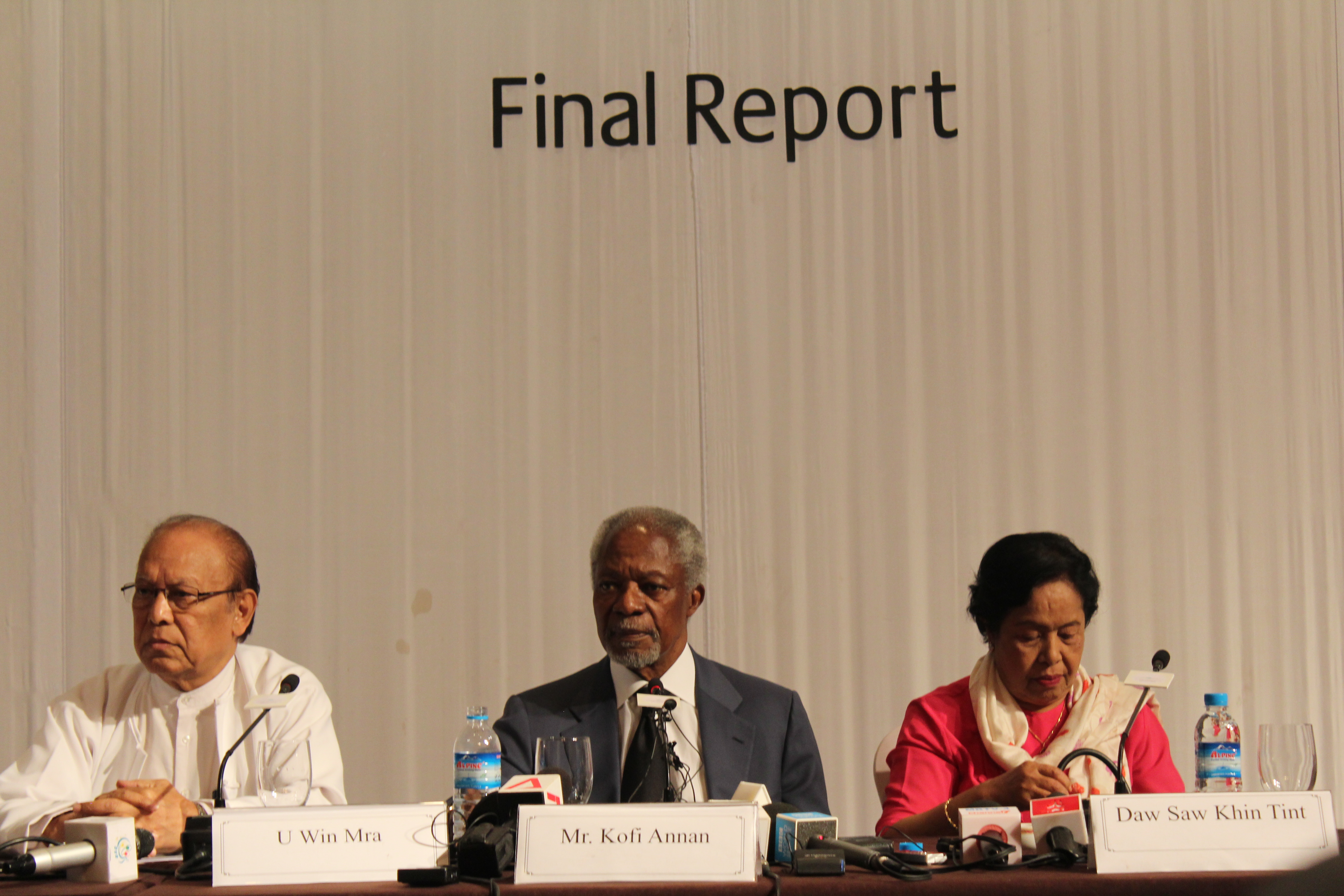 Former UN secretary general Kofi Annan (C) talks during a press conference about his commission’s final report in Yangon on August 24, 2017. Photo: Jacob Goldberg