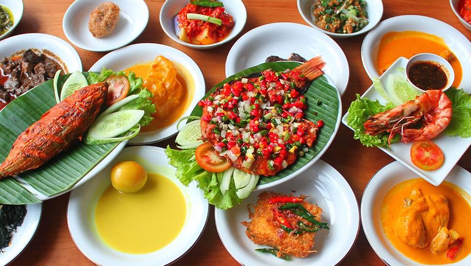 A wide selection of Padangnese dishes from Padang Merdeka restaurant in Jakarta. Photo: Facebook/Padang Merdeka