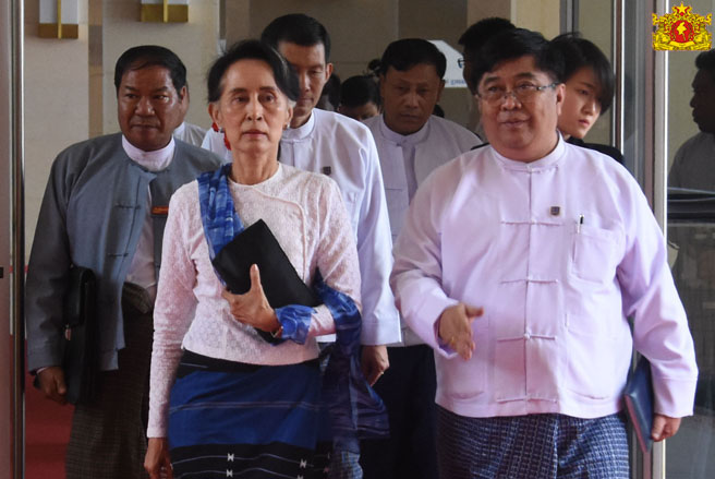 Former Minister for Electricity and Energy Pe Zin Tun appears alongside State Counsellor Aung San Suu Kyi in April 2017. Photo: State Counsellor Office