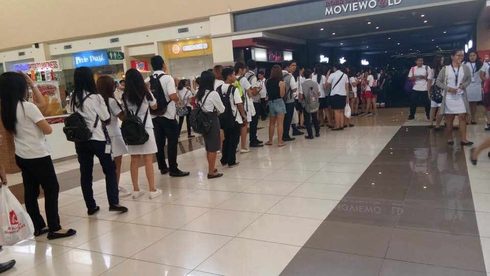 People in line to watch 100 Tula Para kay Stella, the highest-grossing film in the festival. (Photo from 100 Tula Para kay Stella Facebook Page)