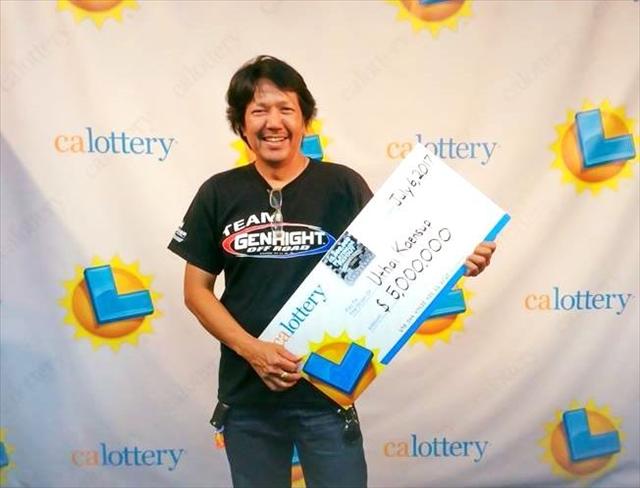 Uthai Kaensupa, a Thai man living in the U.S.,  won USD5 million (THB177 million) from a scratch-off ticket on Aug. 17, 2017. Photo: California Lottery/ Facebook
