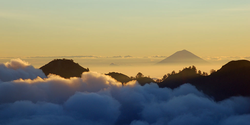 A view of Bali’s Mt. Agung from Mt. Rinjani in Lombok. Photo: Wikimedia Commons