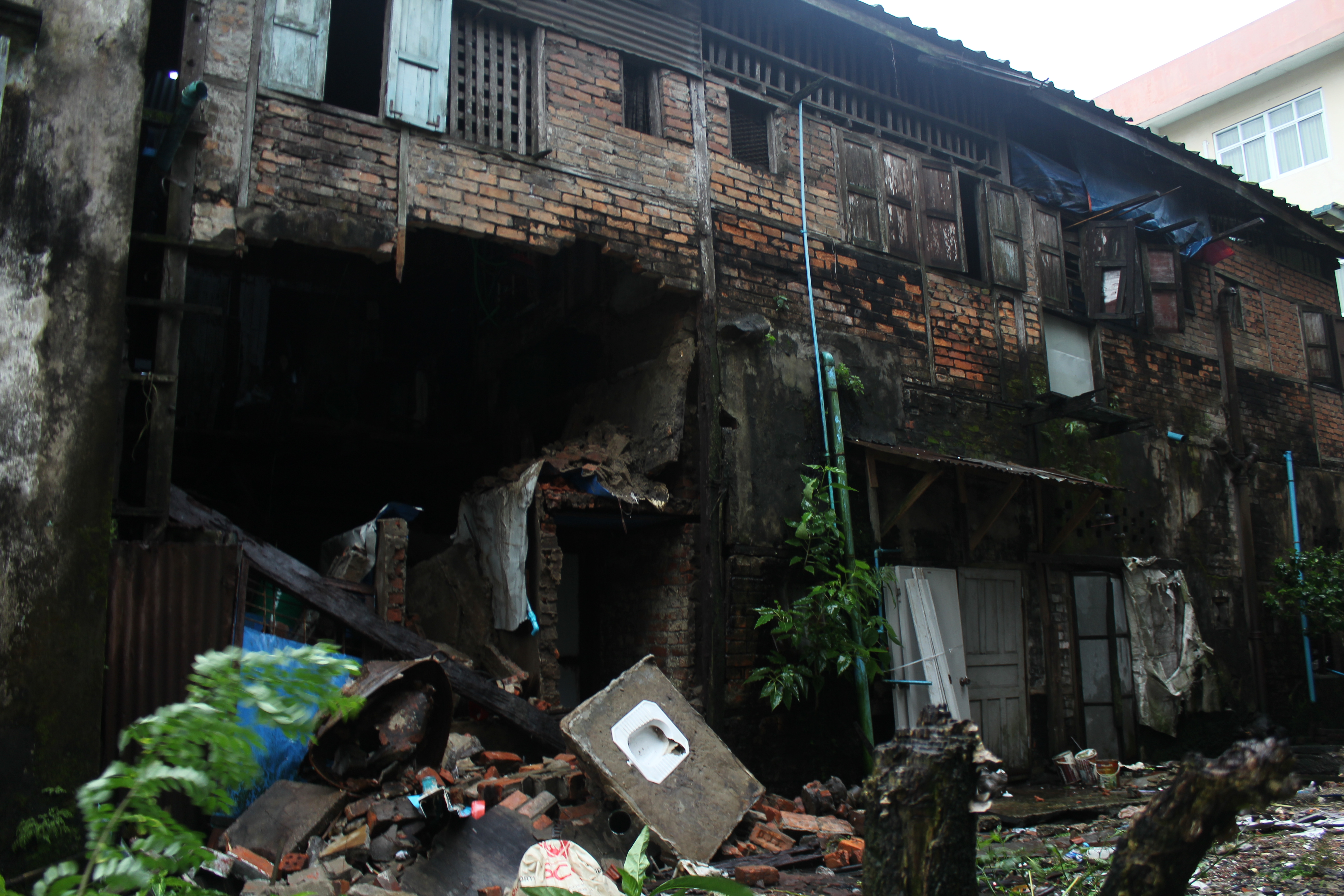 The collapsed wall of the building on 55th Street in Botataung Township, Yangon. Photo: Jacob Goldberg
