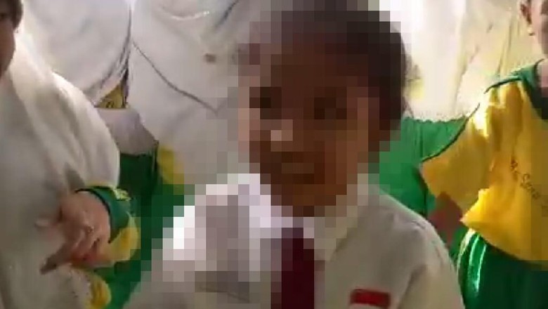 PI, a fourth-grader who claimed that she thwarted an abduction by biting the kidnapper’s arm. Photo: Video screengrab via Detik