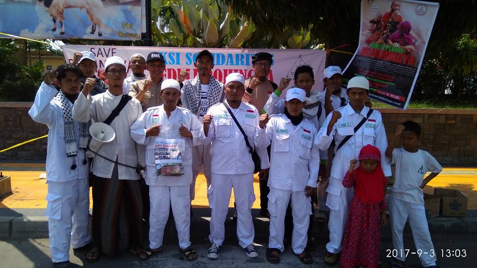 Members of FPI Klaten collecting donations to help Rohingya Muslims in Myanmar. Photo: Facebook / Front Pembela Islam