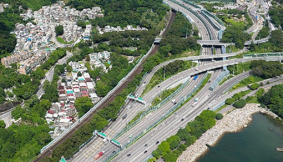 Aerial view of the Tai Po section of Tolo Highway. Photo: Wpcpey/Wiki Commons