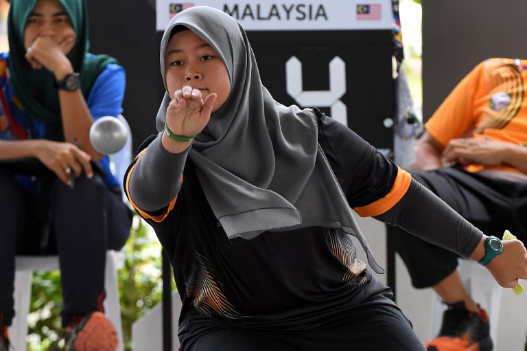 Malaysia’s Anis Amira Binti Basri competes against Vietnam during the mixed doubles petanque event at the 29th Southeast Asian Games (SEA Games) in Kuala Lumpur on August 27.
AFP PHOTO / ADEK BERRY