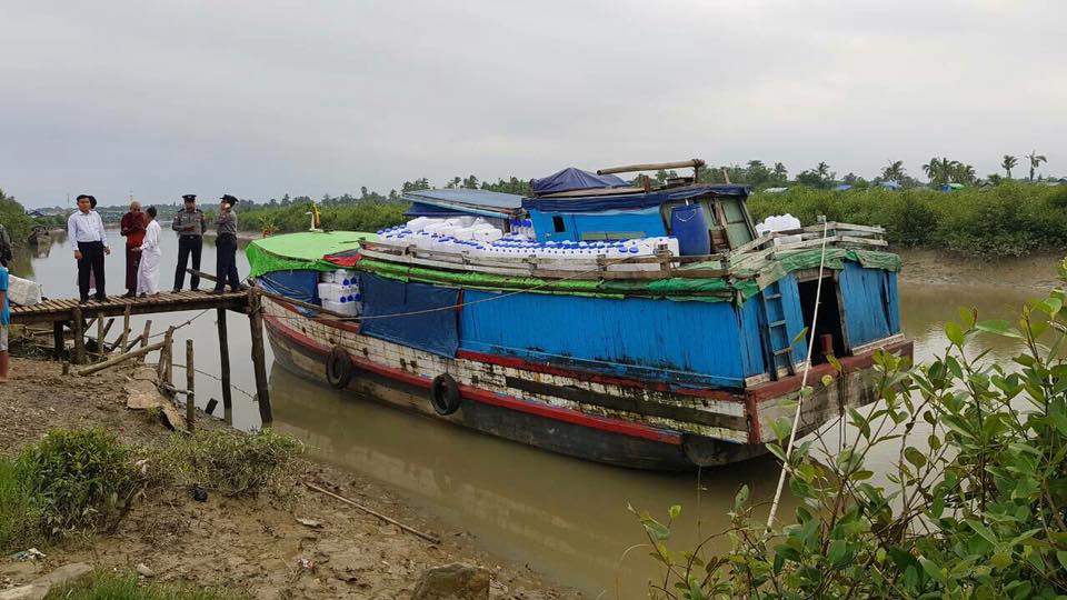 An aid vessel organized by the International Committee of the Red Cross that was prevented from sailing on September 20 by a mob of armed Buddhists who believed it would benefit Rohingya. Photo: Information Committee