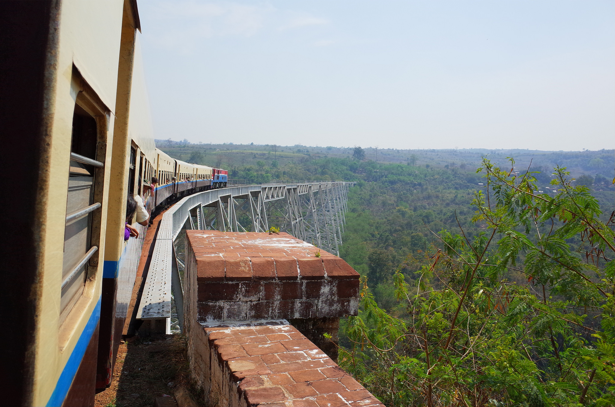 A Myanma Railways train. PhotoL Flickr / Basil Strahm