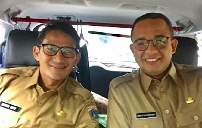 Sandiaga Uno (left) and Anies Baswedan during their first day as vice governor and governor of Jakarta in 2017. Photo: Instagram / @aniesbaswedan