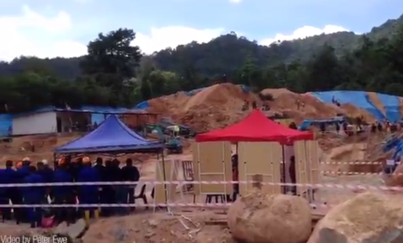 The construction site where the landslide happened. PHOTO: Screenshot from Peter Ewe’s Twitter video for The Malaysian Insight